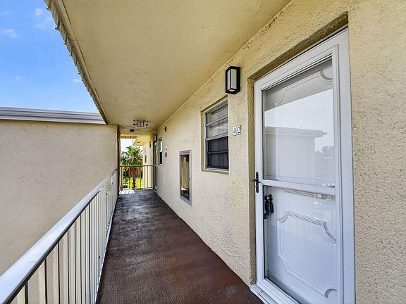 4th image of 2515 NE 1st Court #4020