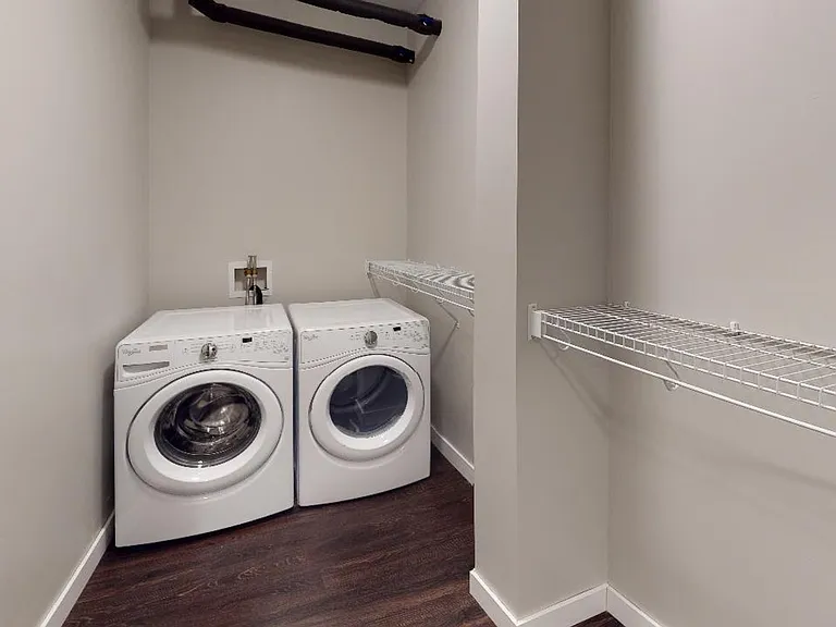 Red44 Luxury Apartments | Specials Available — Photo 50