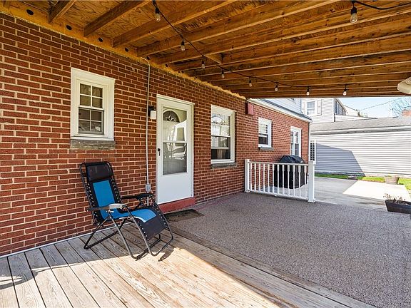 5th image of 910 Fairmont St
