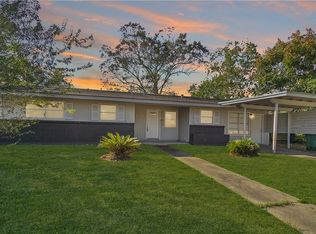 1717 E Mesquite Ln, Victoria, TX 77901