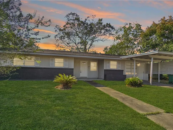 1717 E Mesquite Ln, Victoria, TX 77901