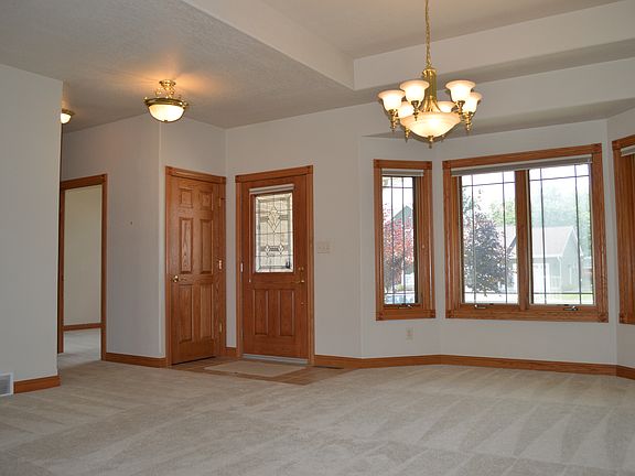 Front entry/dining area