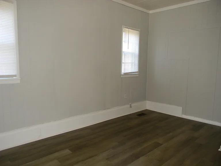 4305 Pulaski St — Photo 2