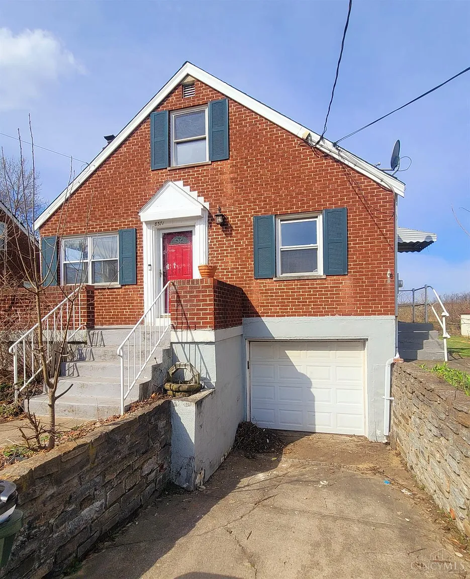 8371 Jackies Dr photo 1