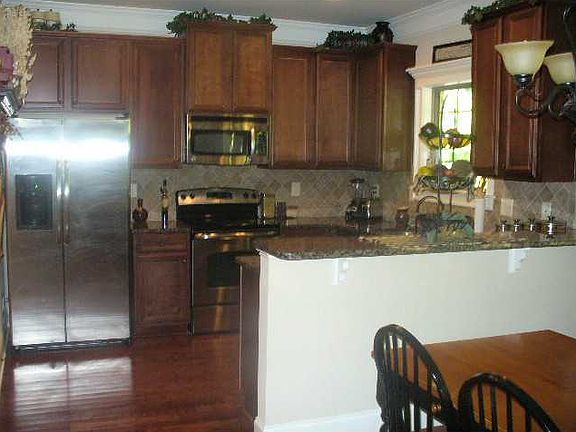 4th image of 2410 Hickory Station Cir