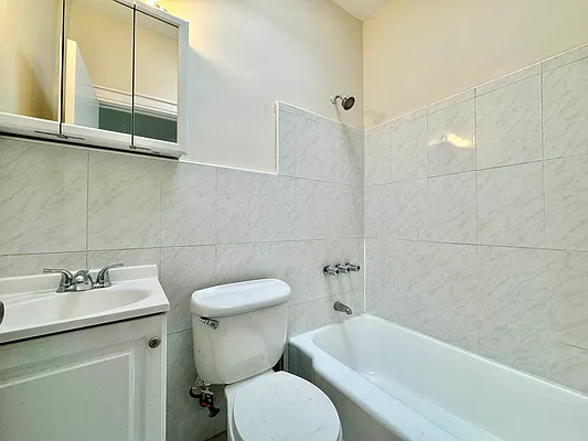 Rented by Astoria Realty | media 7