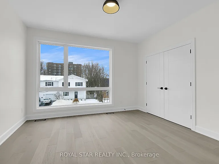 553 Mutual St — Photo 17