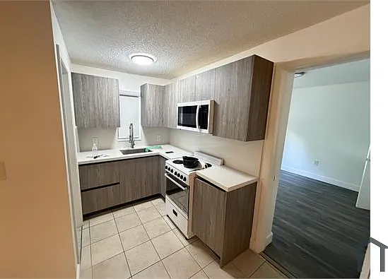 1801 SW 87th Ave #B — Photo 7