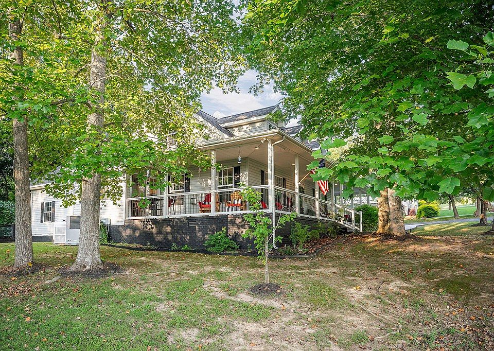 7th image of 230 Storyland Dr