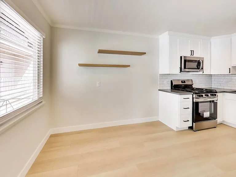 1249 Oak Grove Ave #4 — Photo 11