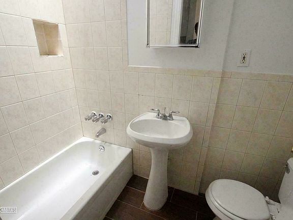 3rd image of 432 W 38th St APT 5W