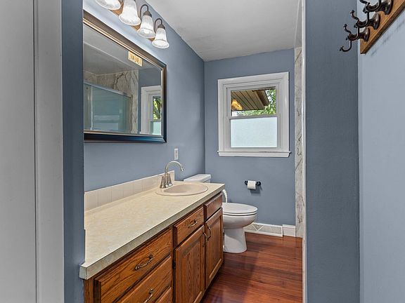 5th image of 807 W Parkway Blvd