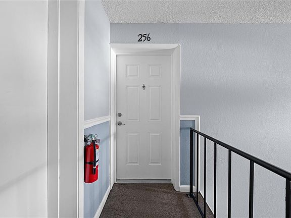 4th image of 256 LEWFIELD CIRCLE #256