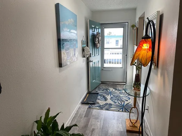 5356 81st St N APT 19, Saint Petersburg, FL 33709