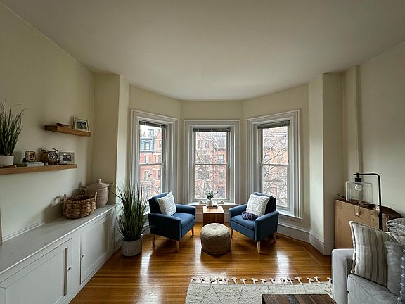 3rd image of 300 Marlborough St APT 7