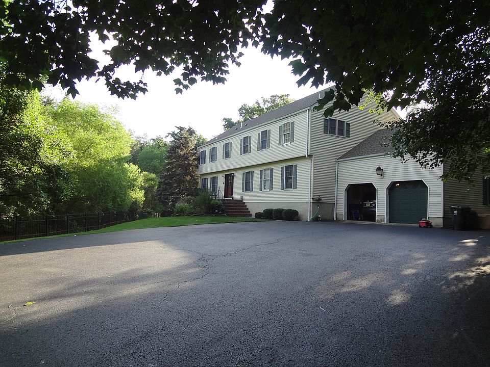 1st image of 15 Oakhurst Dr