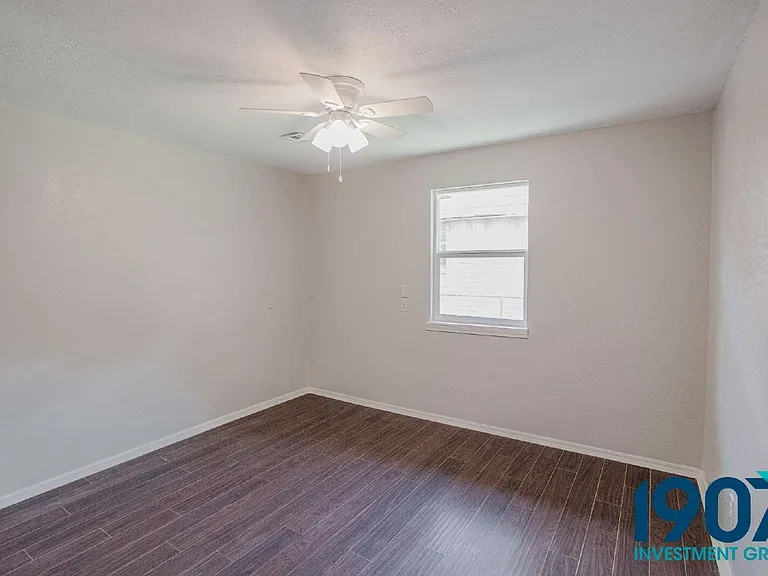 1041 SW 2nd St — Photo 21