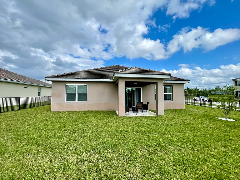 10574 SW Cambria Ln — Photo 43