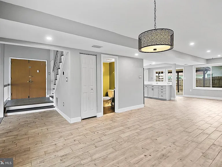 511 Avondale Dr — Photo 18