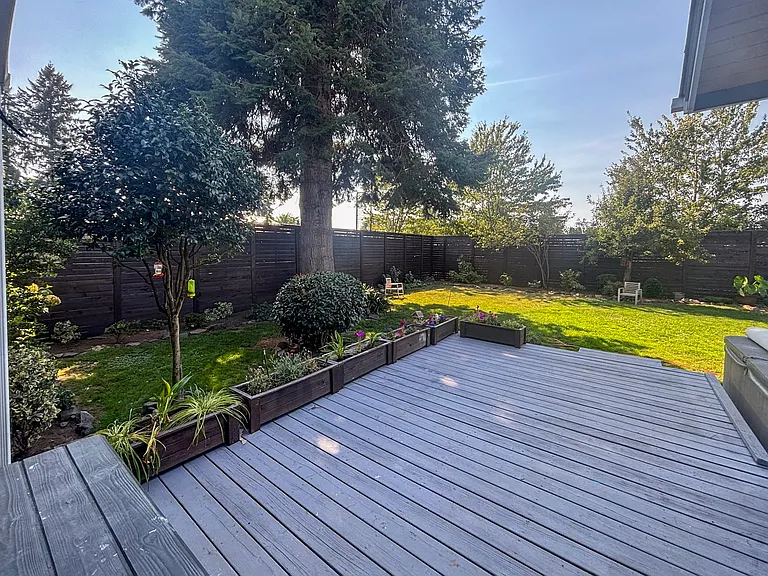 235 SE Lechner St — Photo 44