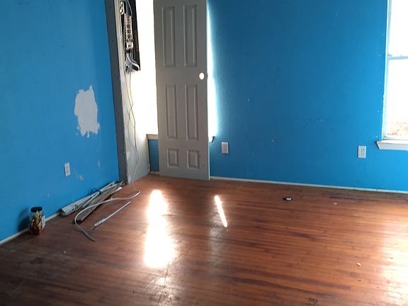 4th image of 1802 Speedway St