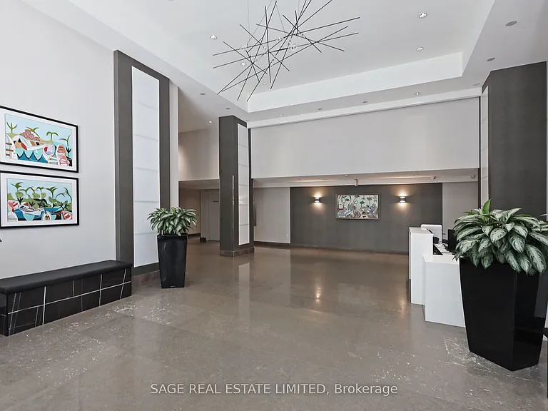 11 Soho St #405 — Photo 4