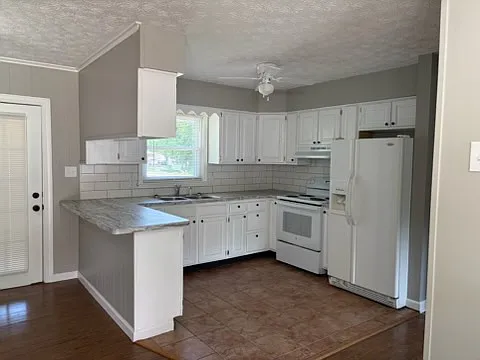 102 N Glencove — Photo 1