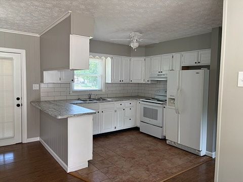 1st image of 102 N Glencove