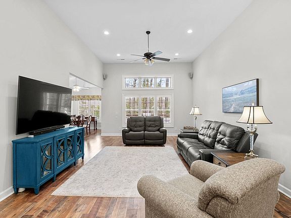 3rd image of 1301 Clipper Rd.