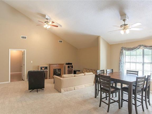 4th image of 2461 Bon Ton Dr