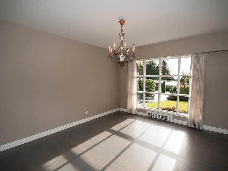 555 Stevens Dr — Photo 6