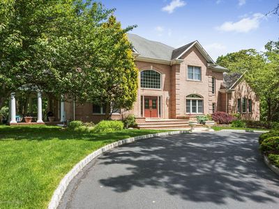 8 Oakwood Ct, Holmdel, NJ, 07733