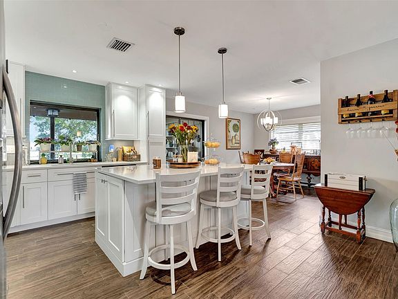 4th image of 5052 SW 87th Terrace