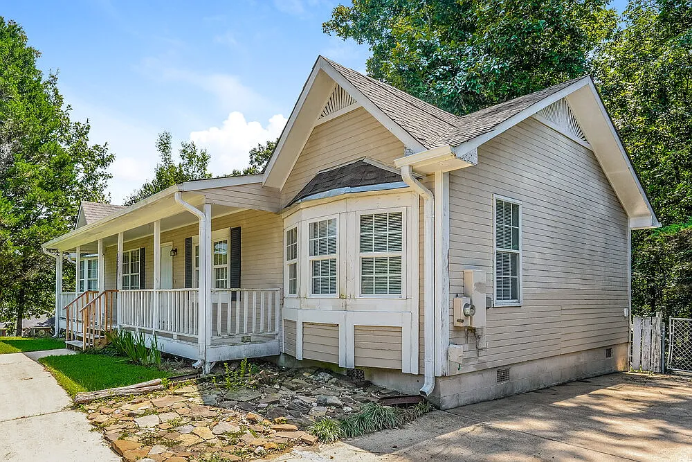 4 bed, 2.0 bath, 1342 sqft, $1,540 — Photo 3