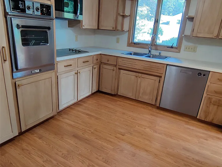 3112 Belmont Ave — Photo 10