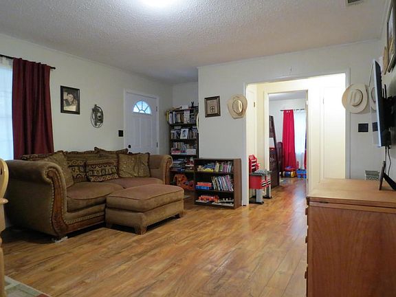 5th image of 3886 2nd Ave