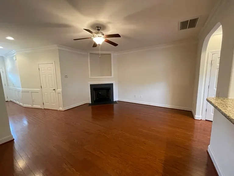 2823 Grove Park Dr — Photo 4