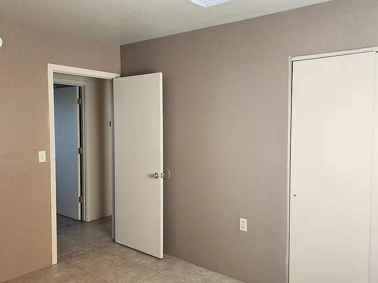 1255 N Bryant Ave — Photo 5