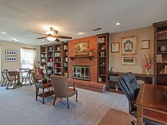 3rd image of 2704 W Sayre Ln