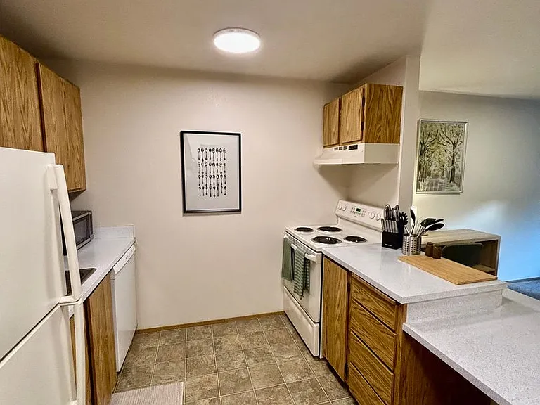 Kelly Anne Apartments — Photo 46