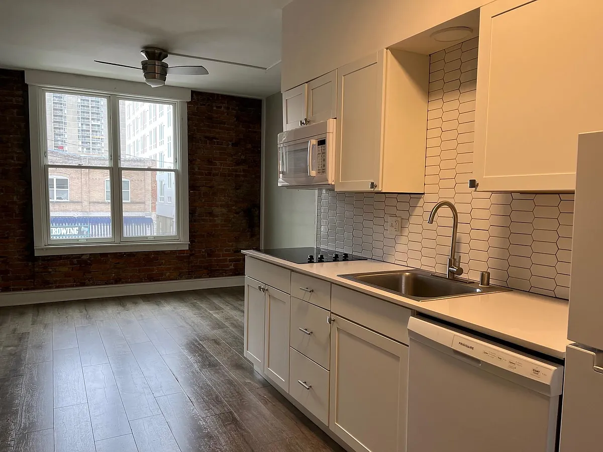 Building Photo - 221 W Riverside Ave #13