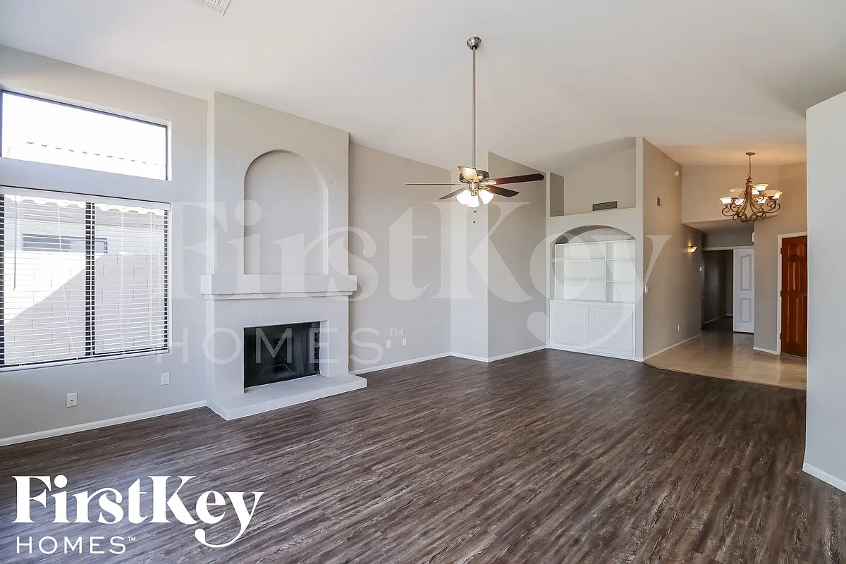 Building Photo - 306 E Vaughn Ave