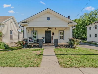 130 W Elm St, Mount Airy, NC, 27030