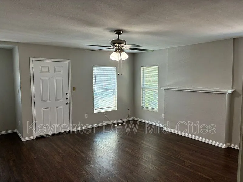2 bed, 1.0 bath, 1116 sqft, $1,345 — Photo 2