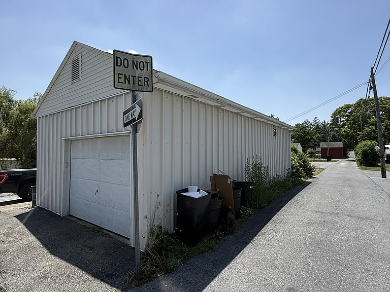 753 E Main St — Photo 2