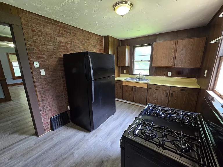 406 Gable St — Photo 10