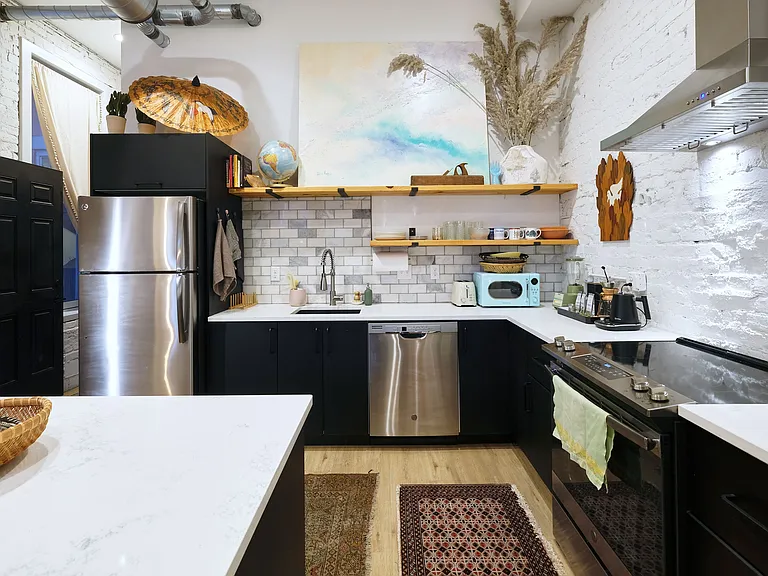 1607 Main St #1 — Photo 6