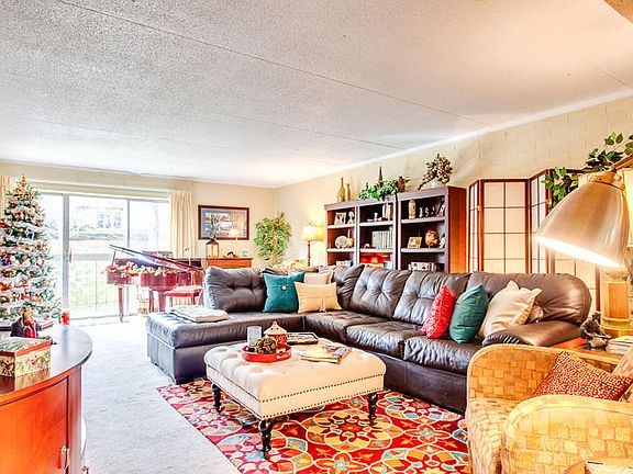 4th image of 463 Canberra Dr