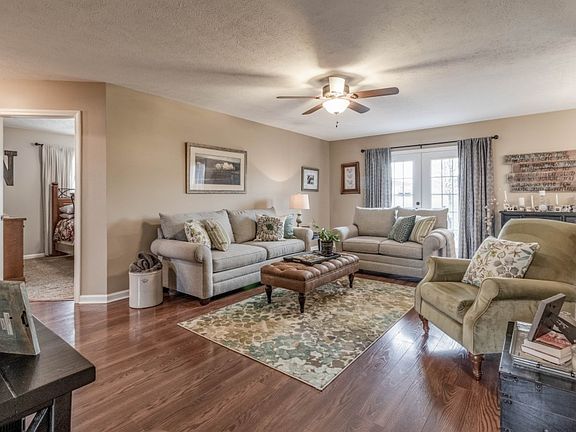 4th image of 732 Shetland Dr