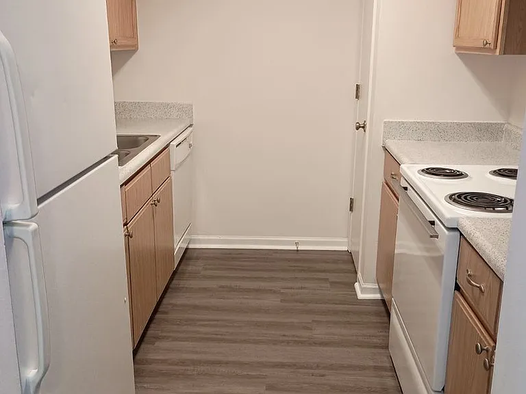 185 - COUNTRY VIEW APARTMENTS — Photo 13